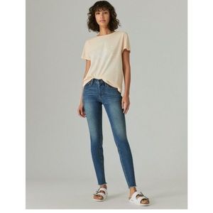NWOT Lucky Brand Ava Jeans